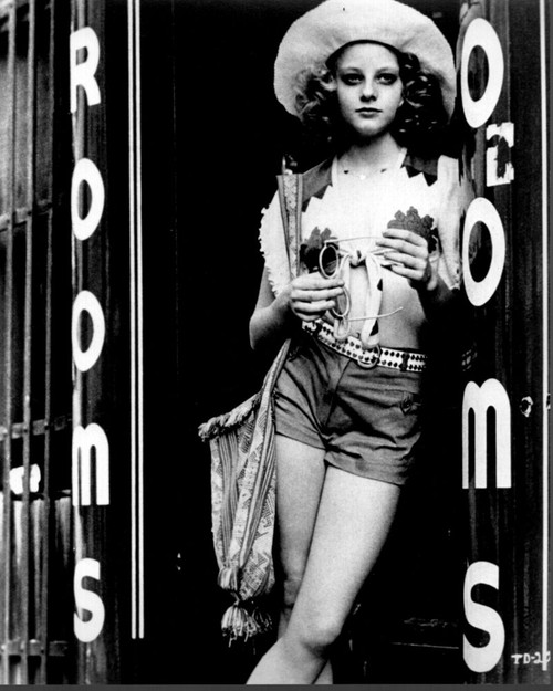 Jodie Foster In Floral Top And Hat In Taxi Driver Black And White Photo Print (8 x 10)