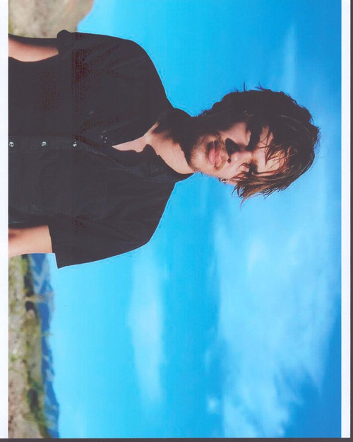 Ellar Coltrane In Desert In Black Top Photo Print (8 x 10)