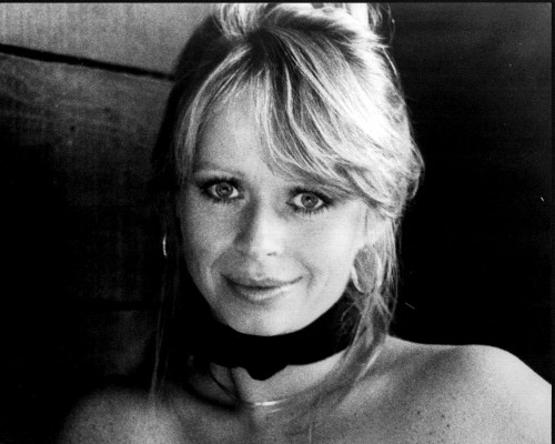 Beverly Washburn Closeup In Choker Black And White Photo Print (8 x 10)