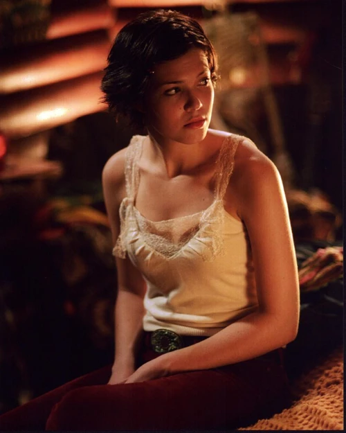Mandy Moore In Lace Tank Top In How To Deal Photo Print