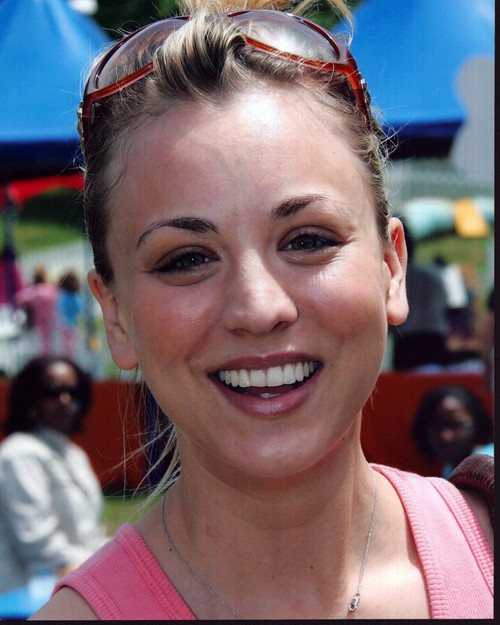 Kaley Cuoco Smiling In Pink Tank Top Photo Print (8 x 10)