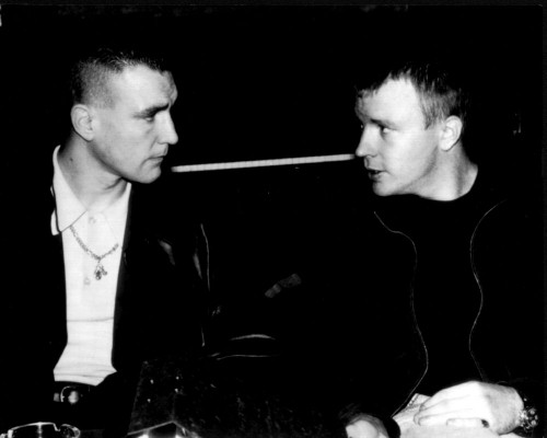 Vinnie Jones And Guy Ritchie On Set Of Lock, Stock And Two Smoking Barrels Black And White Photo Print (8 x 10)