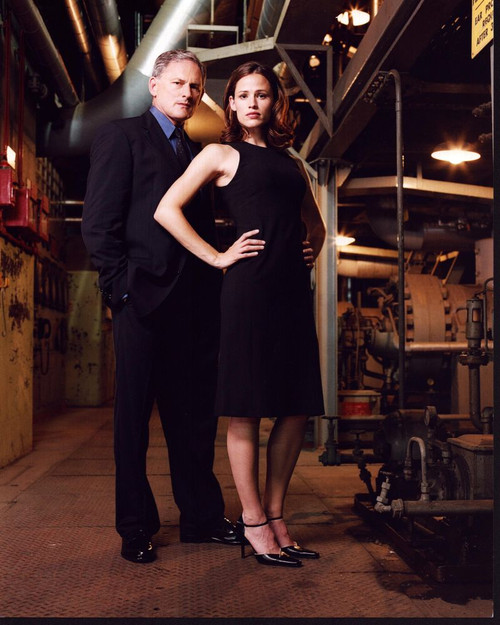 Victor Garber And Jennifer Garner Posed For Alias Photo Print (8 x 10)