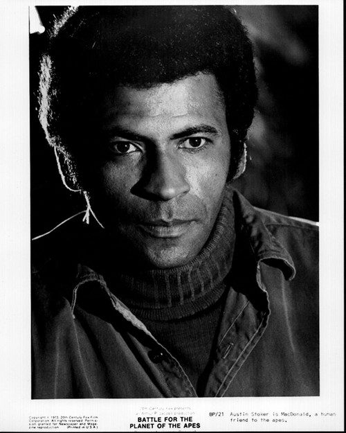 Austin Stoker In Battle For The Planet Of The Apes Black And White Photo Print (8 x 10)