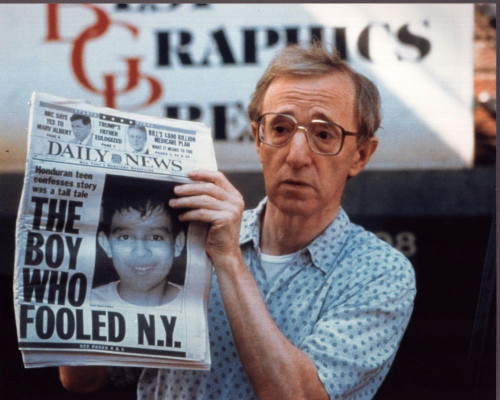 Woody Allen Holding Newspaper In Small Time Crooks Photo Print (8 x 10)