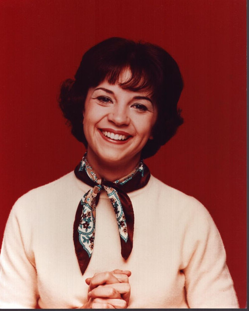 Cindy Williams Wearing Neck Scarf And Sweater In Laverne & Shirley Photo Print (8 x 10)