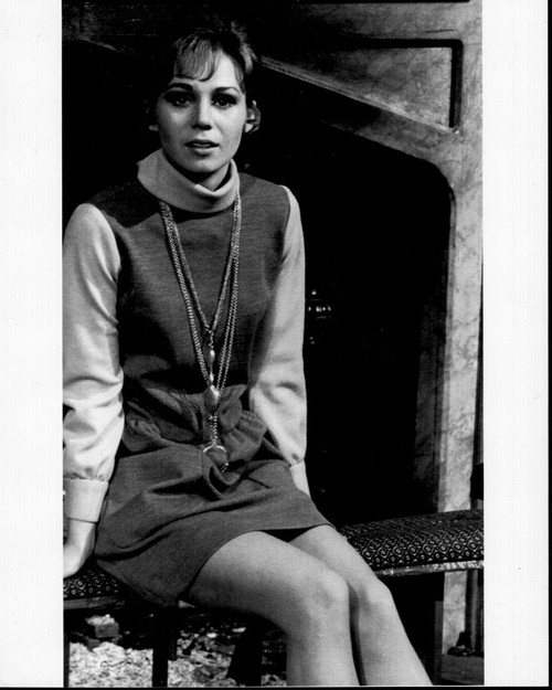 Kathryn Leigh Scott Sitting In Dress With Long Necklace Black And White Photo Print (8 x 10)
