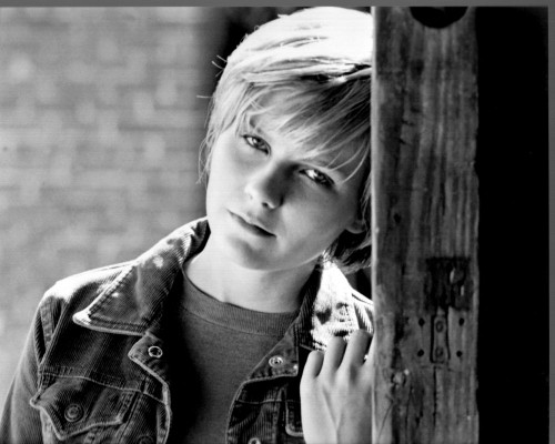 Kirsten Dunst Leaning On Wall In Crazy/Beautiful Photo Print (8 x 10)