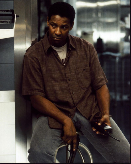 Denzel Washington With Gun And Radio In John Q Photo Print (8 x 10) Denzel Washington With Gun And Radio In John Q Photo Print (8 x 10)
