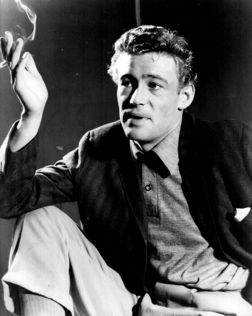 Peter O'Toole With Knee Up Smoking Cigarette Photo Print (8 x 10)