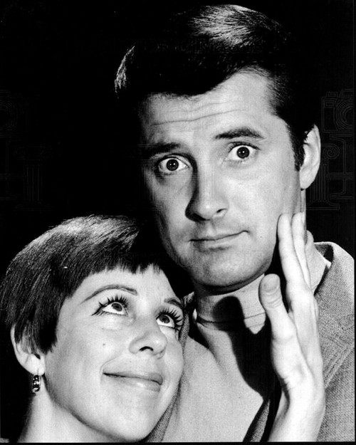Carol Burnett And Lyle Waggoner Black And White Photo Print (8 x 10)