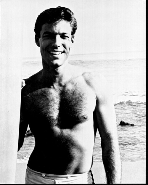 Richard Chamberlain Shirtless On Beach Black And White Photo Print (8 x 10)