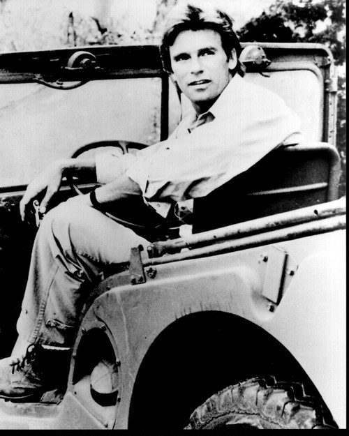 Richard Dean Anderson Sitting In Jeep For Macgyver Black And White Photo Print (8 x 10)