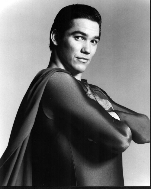 Dean Cain In Costume For Lois & Clark: The New Adventures Of Superman Black And White Photo Print (8 x 10)