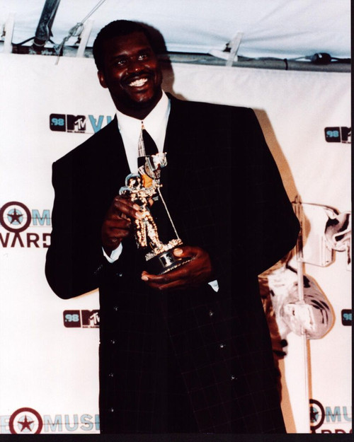 Shaquille O'Neal Holding Moonman Award Photo Print (8 x 10)