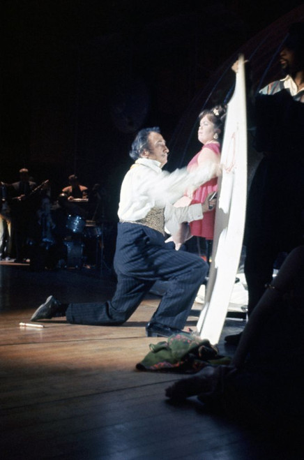 Salvador Dali drawing, at an event, circa 1980s. Photo: Oscar Abolafia (salvidordali008) Poster