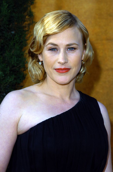 Patricia Arquette arriving at the 12th Annual SAG Awards, Shrine Auditorium, Los Angeles, CA, Jan 29, 2006. ph: Ron Wolfson / Poster