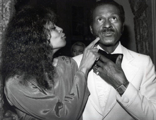 Chuck Berry with daughter 1981. Photo by Adam Scull (Chuck Berry11705) Poster