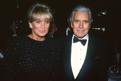 Linda Evans with John Forsythe, circa 1980s. Photo: Oscar Abolafia (LINDAEVANS12) Poster