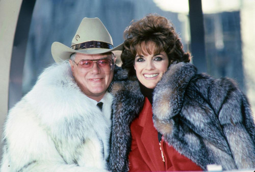 Larry Hagman, Linda Gray 1984. Photo by Adam Scull (Larry Hagman Linda Gray03844) Poster