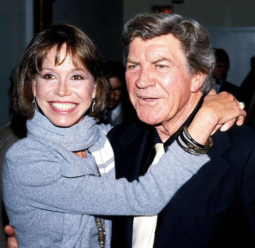 Mary Tyler Moore, Robert Preston 1980s. Photo by Adam Scull (Mary Tyler Moore Robert Preston04064) Poster