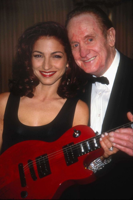 Les Paul, Gloria Estefan 1992. Photo by Adam Scull (Paul Estefan1544) Poster