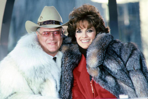 Larry Hagman, Linda Gray, Thanksgiving Day Parade 1984. Photo by Adam Scull (Larry Hagman Linda Gray11613) Poster