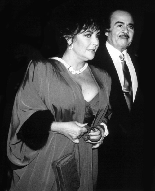 Elizabeth Taylor & Adnan Khashoggi 1981. Photo by John Barrett (Elizabeth Taylor & Adnan Khashoggi9060) Poster Elizabeth Taylor & Adnan Khashoggi 1981. Photo by John Barrett (Elizabeth Taylor & Adnan Khashoggi9060) Poster