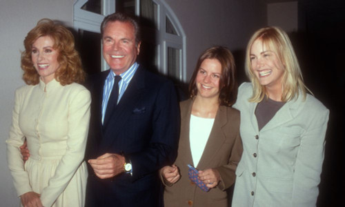 Stefanie Powers, Robert Wagner, Courtney Wagner, Katie Wagner, 1994, Photo By Michael Ferguson (Robert Wagner1550) Poster