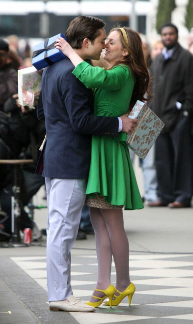 Leighton Meester, Ed Westwick on set of GOSSIP GIRL outside of Plaza Hotel, 2009, Photo By John Barrett (Leighton Meester Ed Westwick2881) Poster