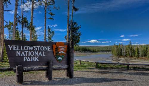 Yellowstone National Park Sign Poster Print - Online Galloimages