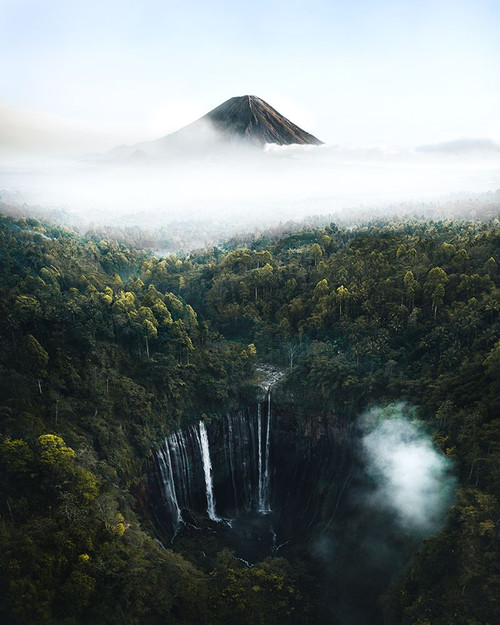 Tempuk Sewu Poster Print - Witold Ziomek