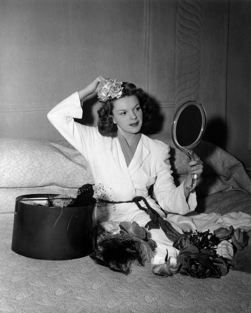 Judy Garland Relaxing At Home, 1945 Poster Print
