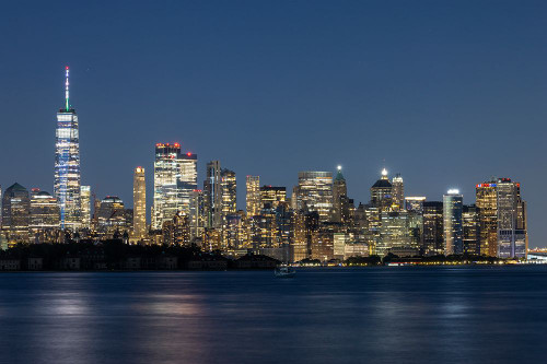 USA-New York New York City skyline at night Poster Print - Hollice Looney # VARPDXUS33HLL0010