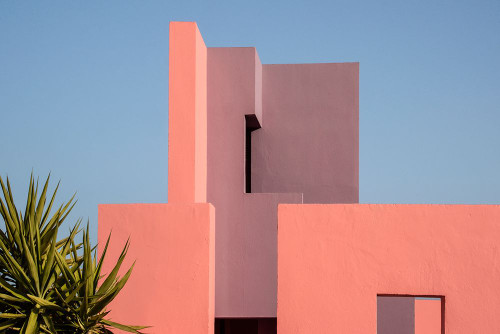 Muralla Roja #49 Poster Print - Linda Wride # VARPDX2239033