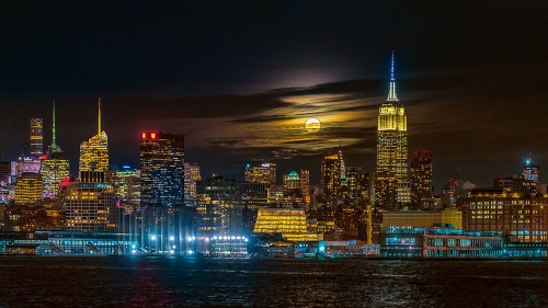 Super Blue Moon 2018-New York City Poster Print - Hua Zhu # VARPDX1477565
