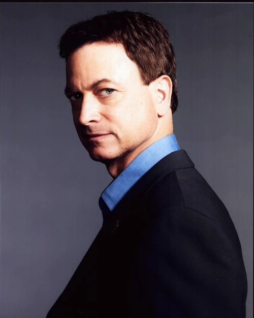 Gary Sinise Headshot To The Side In Suit Photo Print