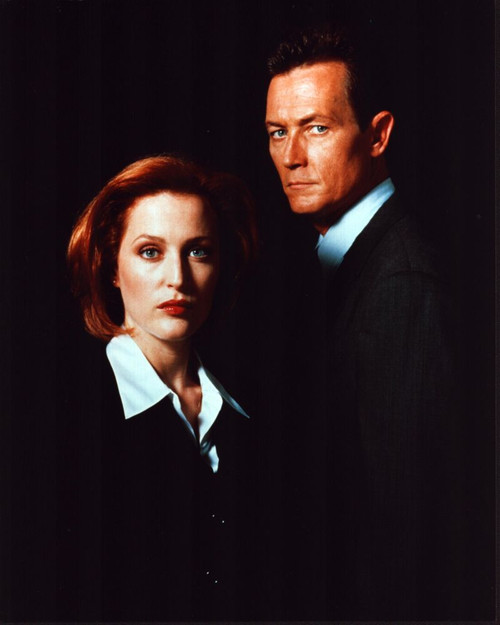 Gillian Anderson And Robert Patrick For The X Files Photo Print