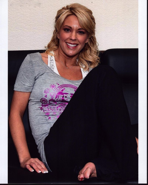 Kate Gosselin Sitting On Couch In Gray Top Photo Print