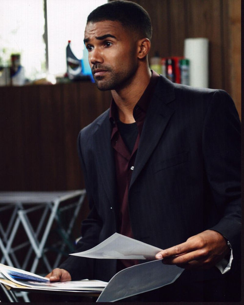 Shemar Moore Wearing Striped Suit And Red Shirt In Criminal Minds Photo Print - Item # MVM59858