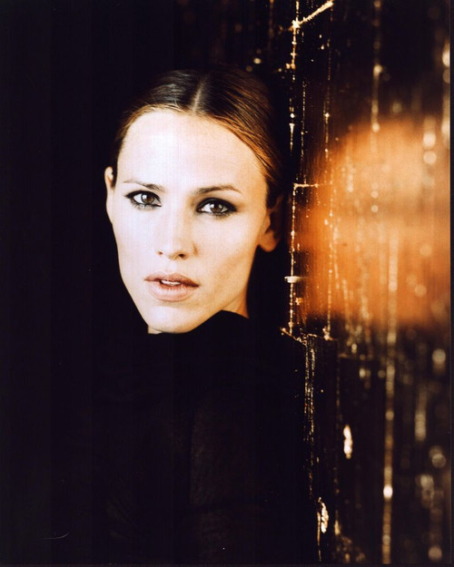 Jennifer Garner Leaning On Gold Wall Photo Print - Item # MVM59915
