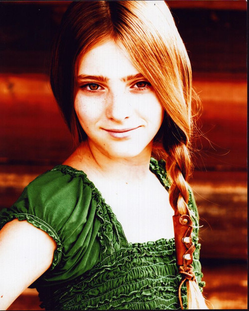 Willow Shields Headshot In Green Top Photo Print