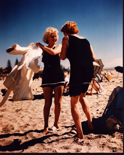 Marilyn Monroe And Jack Lemmon On The Beach In Some Like It Hot Photo Print