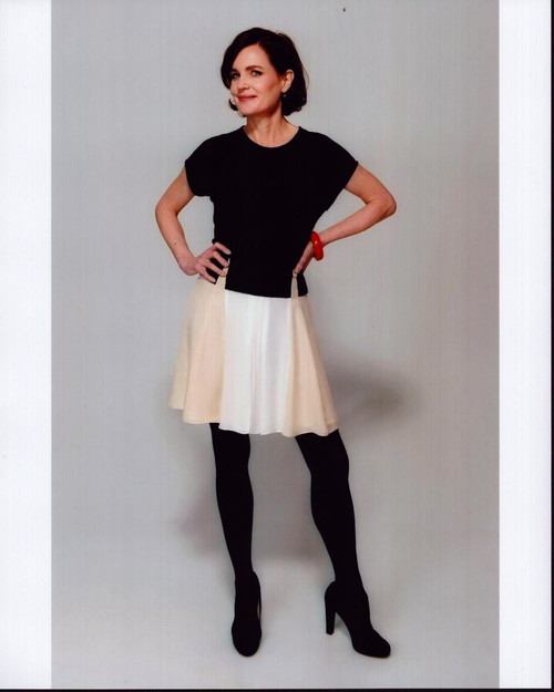 Elizabeth Mcgovern In White And Black Outfit And Red Bracelet Photo Print - Item # MVM54960
