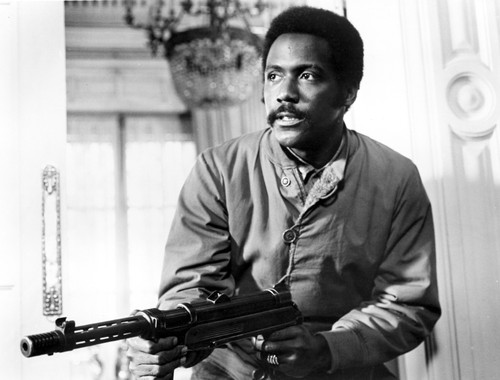 Film still of Richard Roundtree holding a gun Photo Print - Item # VARCEL685271