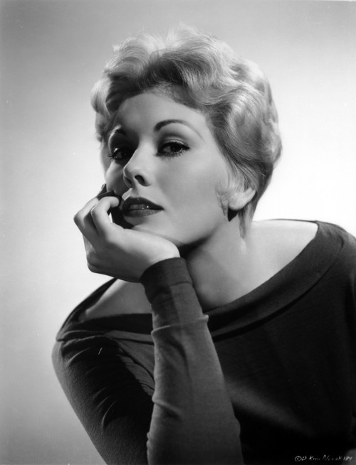 Kim Novak leaning Photo Print - Item # VARCEL686547