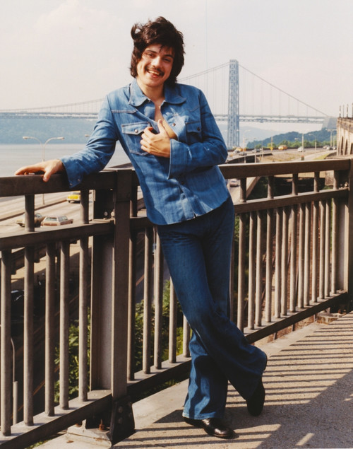 Freddie Prinze in Long Sleeves Jeans Portrait Photo Print - Item # VARCEL686976