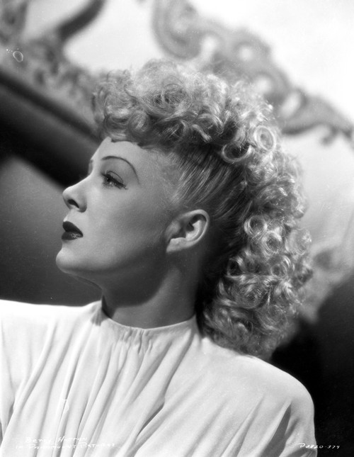 Betty Hutton on a Side view Pose Portrait Photo Print - Item # VARCEL700388