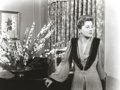 Joan Fontaine Leaning Portrait Photo Print - Item # VARCEL689394
