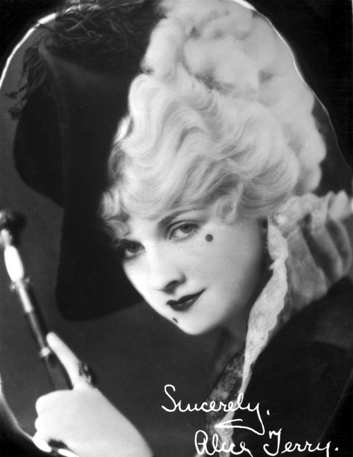A signed portrait of Alice Terry wearing a wig Photo Print - Item # VARCEL705048